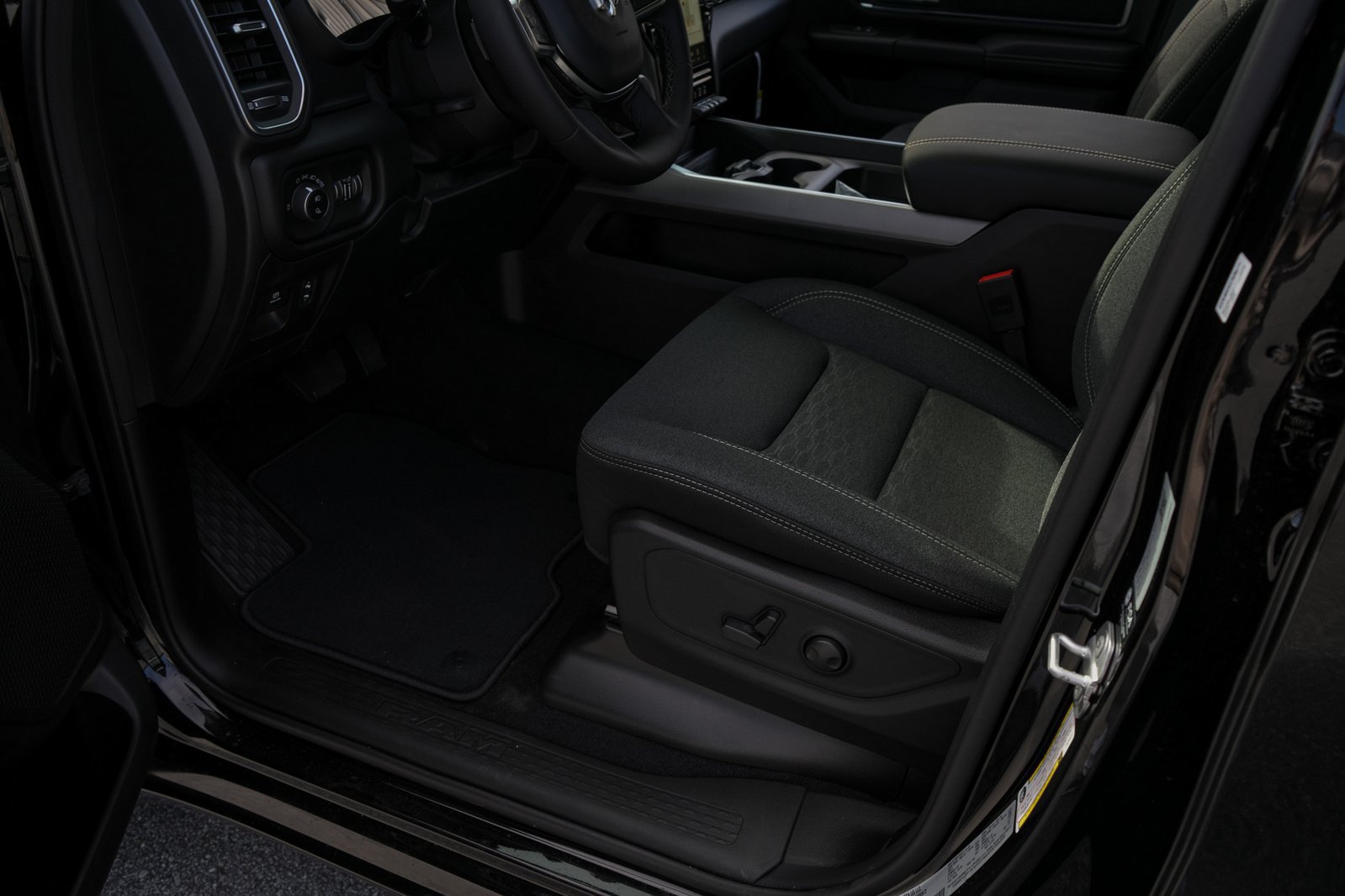 New 2026 RAM 1500 Big Horn AWD/4WD image 17