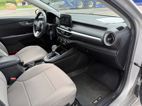 Used 2021 Kia Forte LXS FWD image 21