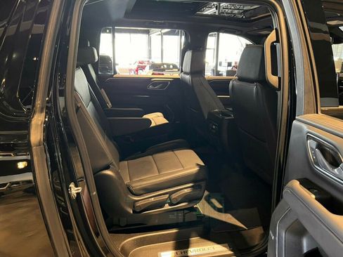 Used 2024 Chevrolet Suburban Z71 w/ Luxury Package image 29