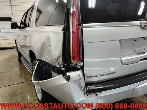 Used 2015 Cadillac Escalade ESV Luxury AWD/4WD image 19