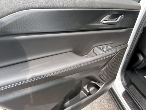 New 2025 Jeep Grand Cherokee L Altitude image 9