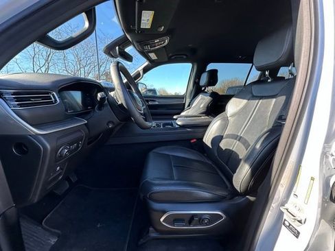 Used 2024 Jeep Wagoneer L Series III w/ Flexible Seating Group image 26