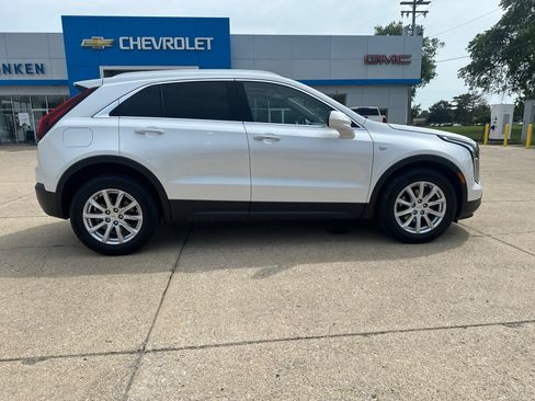 Used 2023 Cadillac XT4 Luxury w/ Cold Weather Package FWD image 2