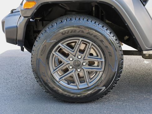 Used 2024 Jeep Wrangler Sport S image 9