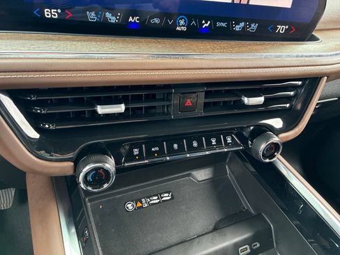 Used 2025 Chevrolet Tahoe High Country RWD image 36