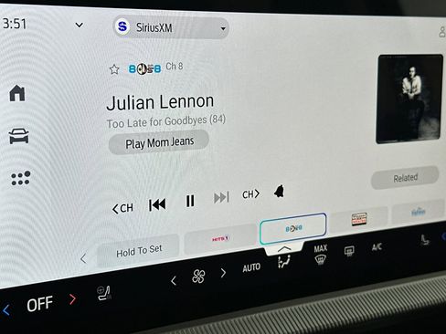 Used 2025 Ford Explorer Active w/ Active Comfort Package image 19