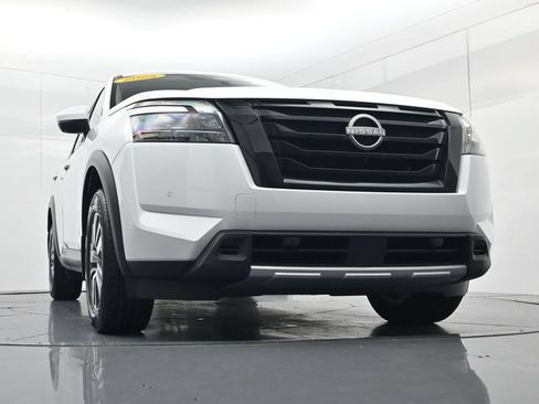 Used 2025 Nissan Pathfinder SL w/ Black Appearance Package AWD/4WD image 52