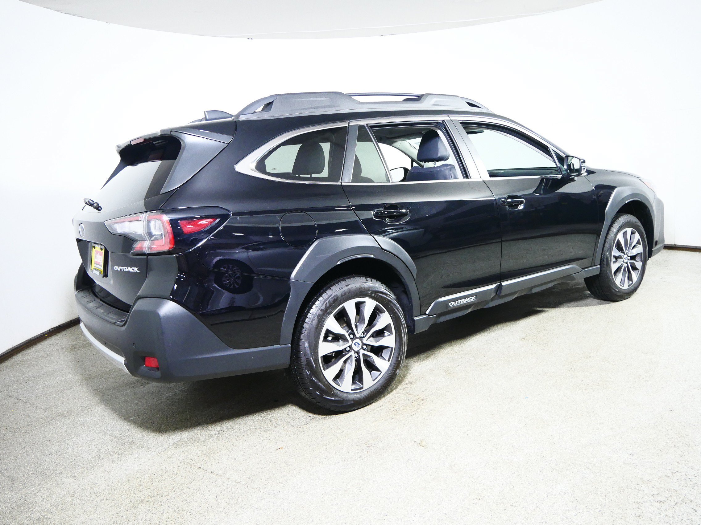 Used 2025 Subaru Outback Limited AWD/4WD image 7