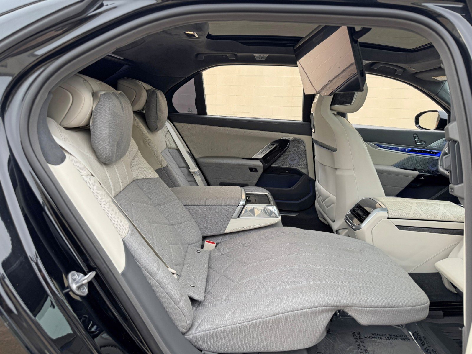 Used 2023 BMW 760i xDrive AWD/4WD image 60