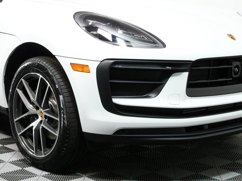 Certified 2026 Porsche Macan AWD/4WD image 36