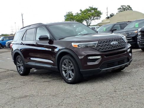 Used 2023 Ford Explorer XLT w/ Equipment Group 202A AWD/4WD image 7