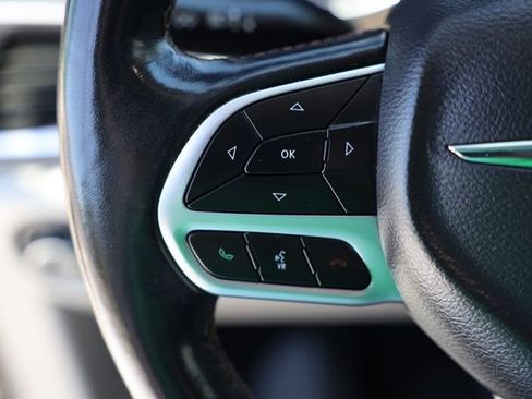 Used 2019 Chrysler Pacifica Touring-L Plus w/ Advanced Safetytec Group FWD image 17