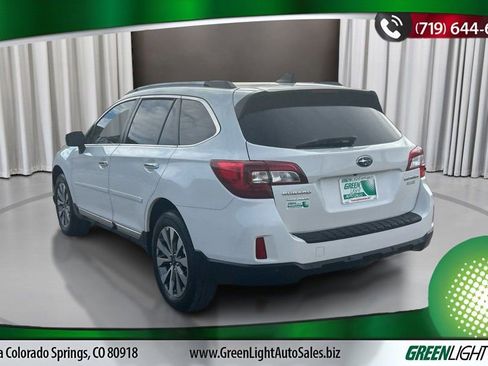 Used 2017 Subaru Outback 2.5i Touring image 3