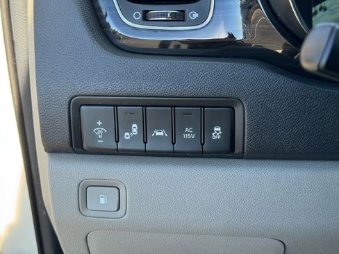 Used 2019 Kia Sedona SX image 21