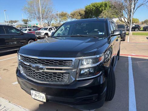 Used 2019 Chevrolet Suburban LT image 3