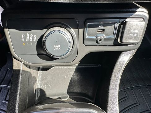 Used 2020 Jeep Renegade Limited w/ UConnect 8.4 Nav Group AWD/4WD image 26