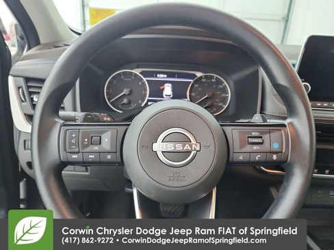 Used 2023 Nissan Rogue SV image 22