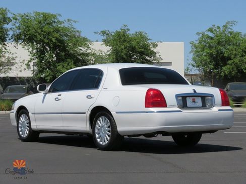 Used 2003 Lincoln Town Car Executive image 12