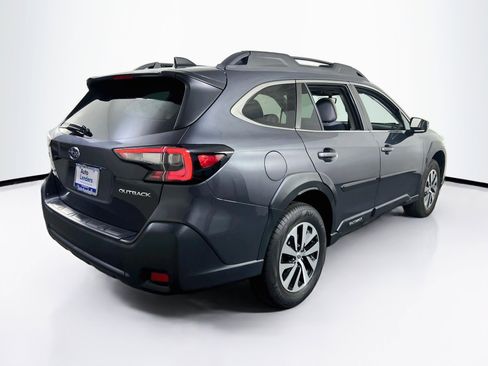 Used 2023 Subaru Outback Premium image 5