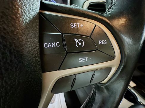 Used 2015 Jeep Grand Cherokee Laredo w/ Quick Order Package 23E AWD/4WD image 29