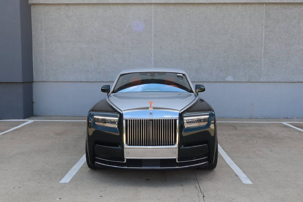 Used 2023 Rolls-Royce Phantom Sedan w/ Leather Finishing Pack RWD image 3