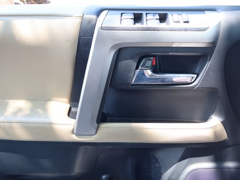 Used 2016 Toyota 4Runner SR5 Premium RWD image 12