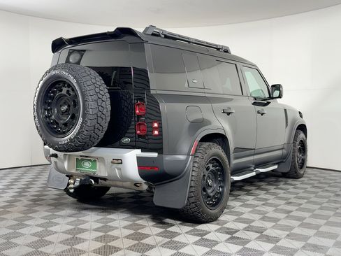 Used 2023 Land Rover Defender 110 S image 9