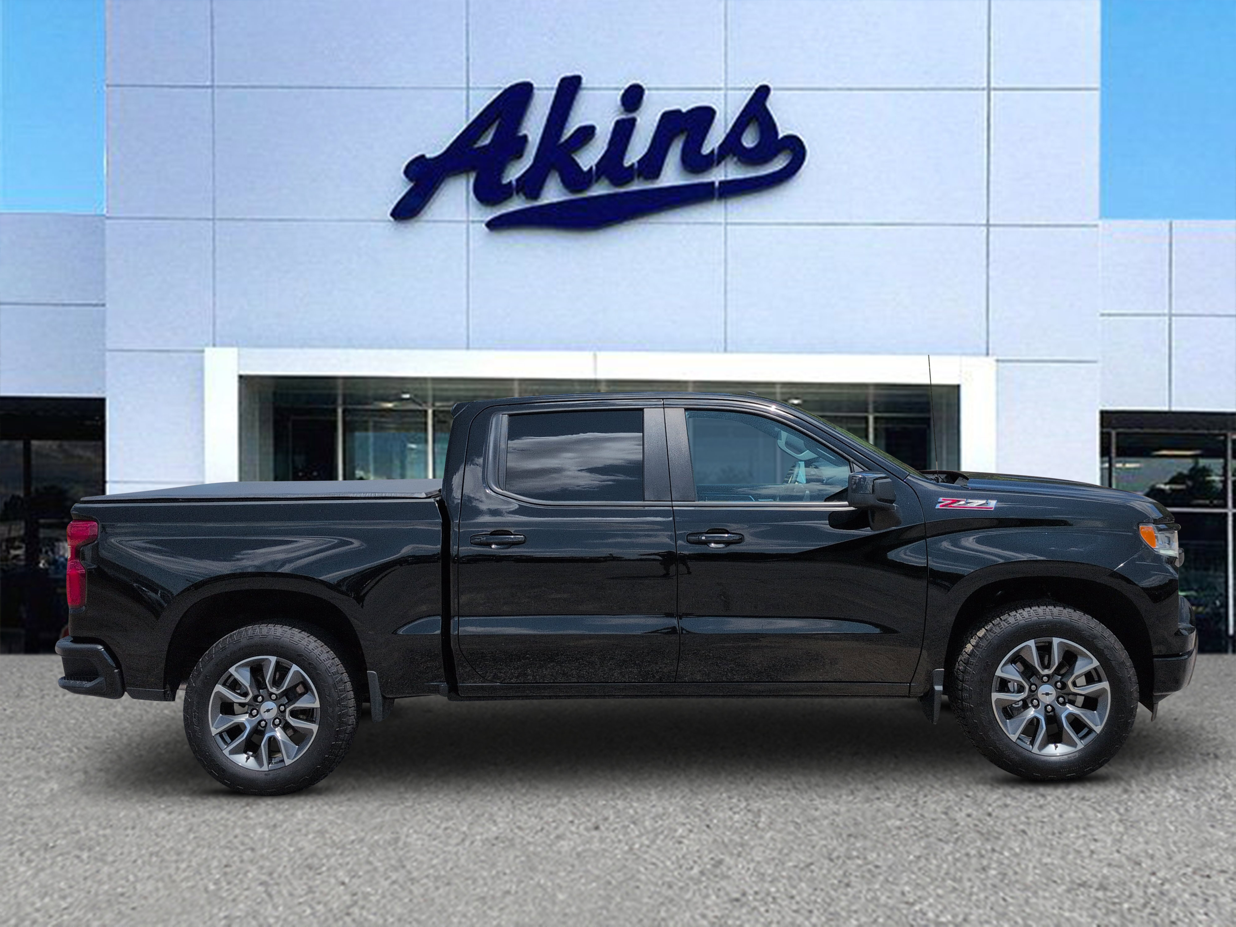 Used 2023 Chevrolet Silverado 1500 RST AWD/4WD image 1
