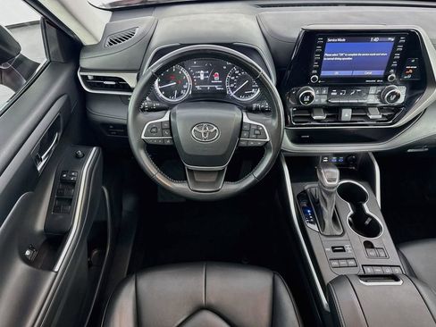 Used 2022 Toyota Highlander XLE AWD/4WD image 27