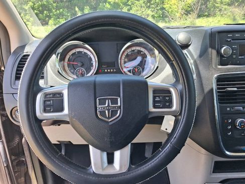 Used 2015 Dodge Grand Caravan SE w/ Quick Order Package 29E SE FWD image 11