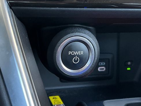 Certified 2024 Toyota Venza LE image 26