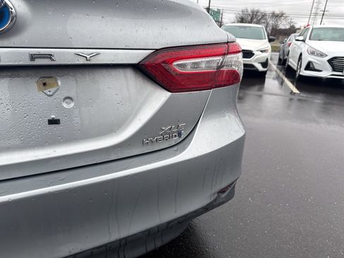 Used 2019 Toyota Camry XLE image 7