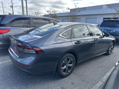 Used 2023 Honda Accord EX image 9