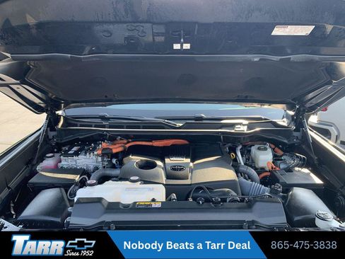 Used 2025 Toyota Sequoia SR5 AWD/4WD image 17