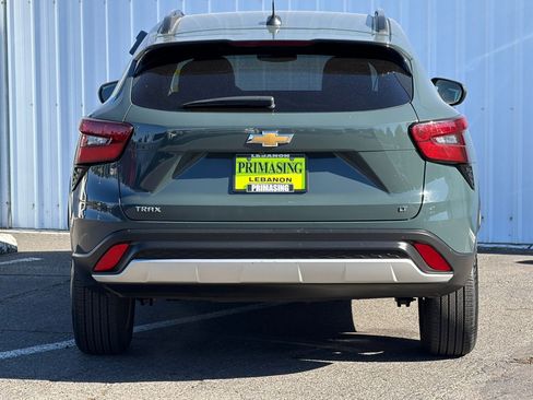 Used 2025 Chevrolet Trax LT FWD image 5