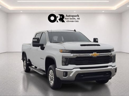 Used 2025 Chevrolet Silverado 2500 LT w/ Convenience Package AWD/4WD image 1