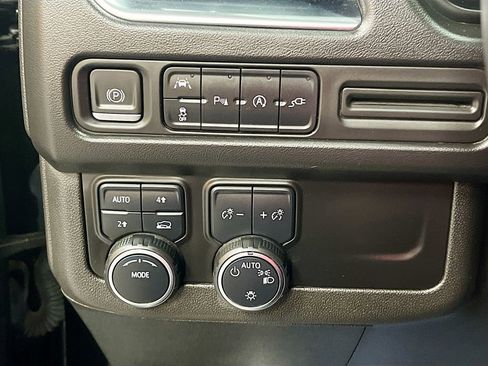 Used 2022 Chevrolet Suburban LT image 10