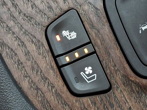 Used 2021 GMC Acadia Denali w/ Denali Ultimate Package image 35