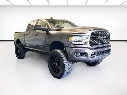 Used 2022 RAM 2500 Big Horn w/ Night Edition AWD/4WD image 3
