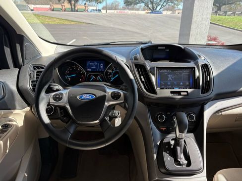 Used 2015 Ford Escape SE FWD image 12
