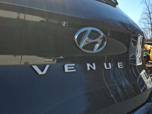 Certified 2024 Hyundai Venue Limited image 29