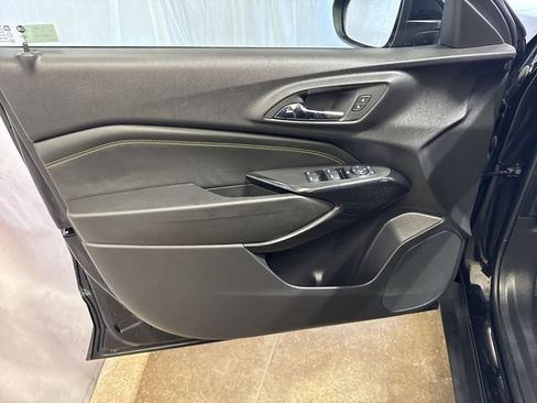 Certified 2025 Chevrolet Trax LT w/ LT Convenience Package FWD image 21