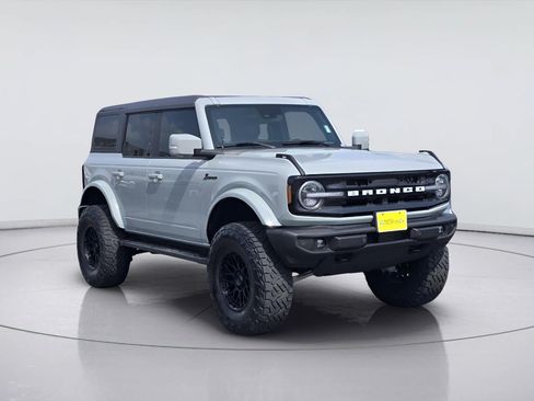 Used 2024 Ford Bronco Outer Banks AWD/4WD image 3