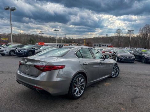 Used 2017 Alfa Romeo Giulia Sprint w/ Cold Weather Package image 4