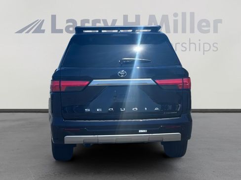 Used 2025 Toyota Sequoia Capstone AWD/4WD image 5