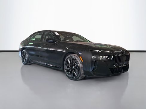 New 2026 BMW 750e xDrive image 3