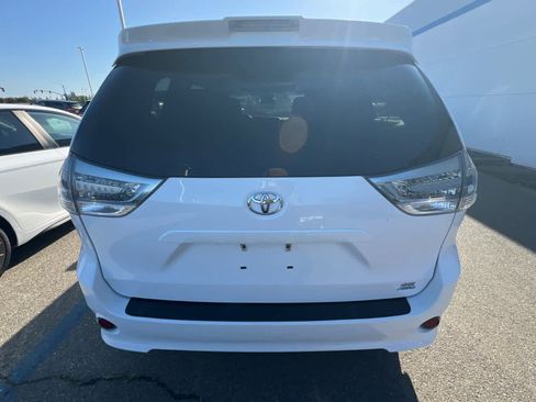 Used 2019 Toyota Sienna SE Premium AWD/4WD image 5