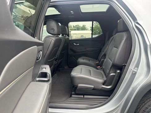 Used 2023 Chevrolet Traverse LT w/ LT Premium Package AWD/4WD image 15