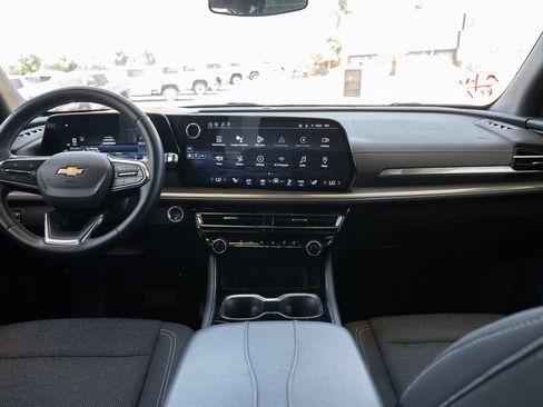 Used 2024 Chevrolet Traverse LT AWD/4WD image 17
