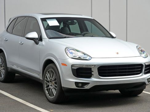 Used 2017 Porsche Cayenne Platinum Edition AWD/4WD image 53